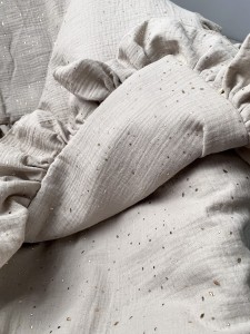 Otulacz muślinowy z falbanką na lato boho beż golden dots*