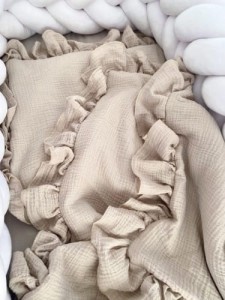 Otulacz muślinowy na lato z falbanką boho beż*